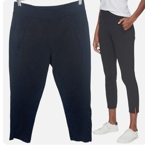 🩷 Athleta Navy Blue Modern Metro Capri Pants Sz Med  EUC